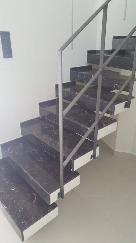 Μαρμάρινη σκάλα